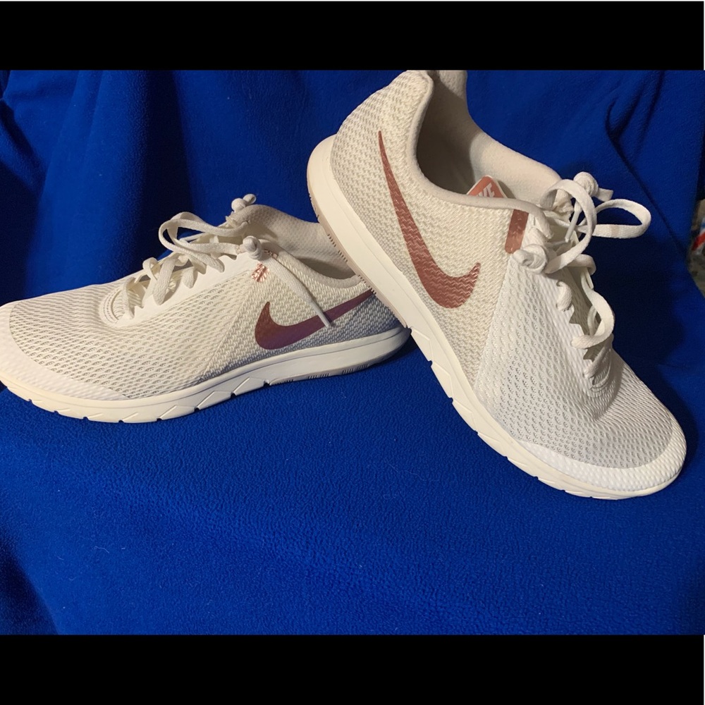 Nike Tennis Shoes